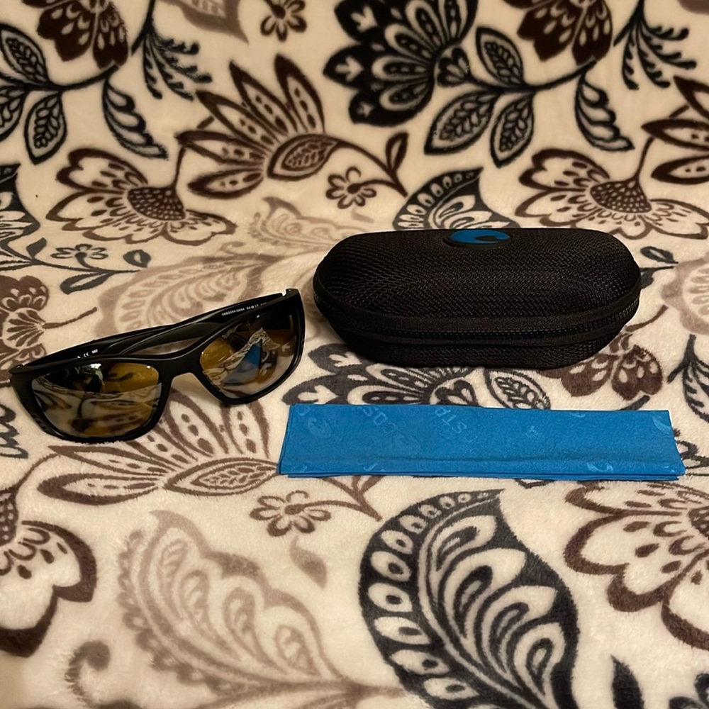 Costa Fisch sunglasses with case